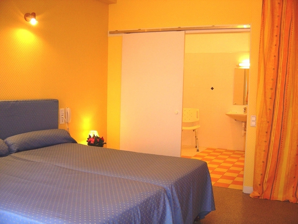 Imagen de la habitación del Hotel H&ocirc;tel De Paris, Poligny. Foto 6