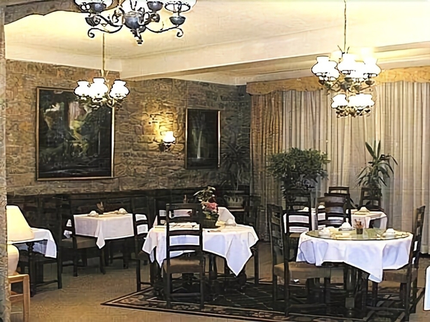 Imagen del bar/restaurante del Hotel H&ocirc;tel De Paris, Poligny. Foto 2