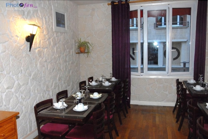 Imagen del bar/restaurante del Hotel H&ocirc;tel Des Arcades, Rouen. Foto 2