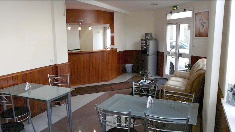 Imagen de los interiores del Hotel H&ocirc;tel Des Bains. Foto 11