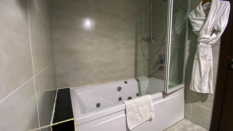 Imagen de la habitación del Hotel H&ocirc;tel Des Beaux Arts. Foto 8