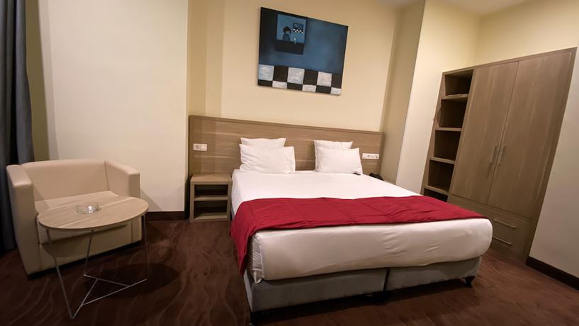 Imagen de la habitación del Hotel H&ocirc;tel Des Beaux Arts. Foto 12