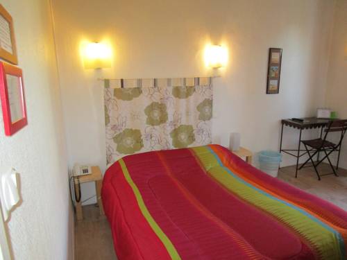 Imagen de la habitación del Hotel H&ocirc;tel Des Po&egrave;tes. Foto 4