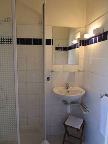Imagen de la habitación del Hotel H&ocirc;tel Des Po&egrave;tes. Foto 6