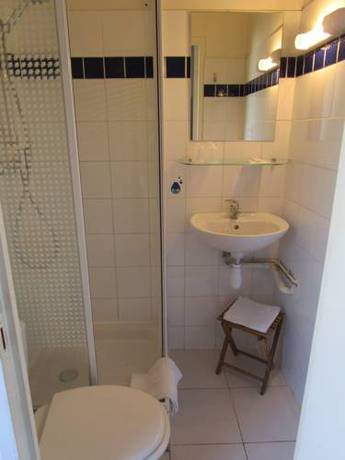 Imagen de la habitación del Hotel H&ocirc;tel Des Po&egrave;tes. Foto 7