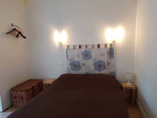 Imagen de la habitación del Hotel H&ocirc;tel Des Po&egrave;tes. Foto 10