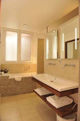 Imagen de la habitación del Hotel H&ocirc;tel Des Pyr&eacute;n&eacute;es, Larroinea. Foto 4