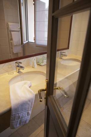 Imagen de la habitación del Hotel H&ocirc;tel Des Pyr&eacute;n&eacute;es, Larroinea. Foto 13
