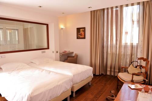 Imagen de la habitación del Hotel H&ocirc;tel Des Pyr&eacute;n&eacute;es, Larroinea. Foto 15