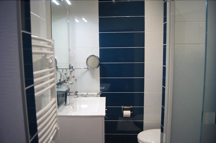 Imagen de la habitación del Hotel H&ocirc;tel Des Vosges, Contrex&eacute;ville. Foto 13