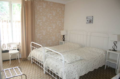 Imagen de la habitación del Hotel H&ocirc;tel Des Xii Ap&ocirc;tres & De La Cl&eacute; Des Champs. Foto 11