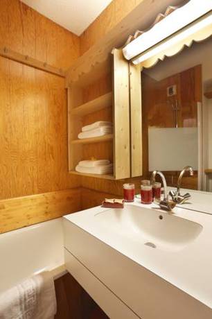 Imagen de la habitación del Hotel H&ocirc;tel Du Bourg. Foto 15