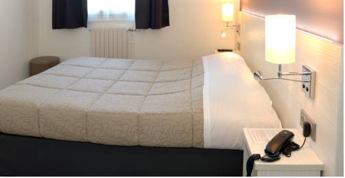 Imagen de la habitación del Hotel H&ocirc;tel Du Cerf. Foto 7