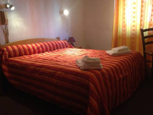 Imagen de la habitación del Hotel H&ocirc;tel Du Cheval Blanc. Foto 5