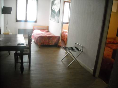 Imagen de la habitación del Hotel H&ocirc;tel Du Cheval Blanc. Foto 7