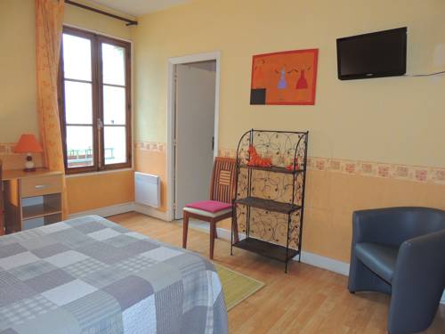 Imagen de la habitación del Hotel H&ocirc;tel Du Commerce, MILLAU. Foto 2