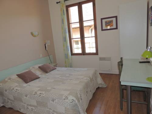 Imagen de la habitación del Hotel H&ocirc;tel Du Commerce, MILLAU. Foto 3