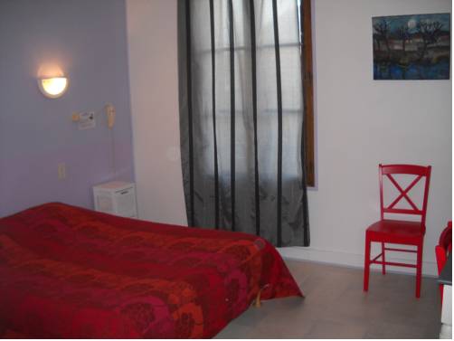 Imagen de la habitación del Hotel H&ocirc;tel Du Commerce, MILLAU. Foto 9