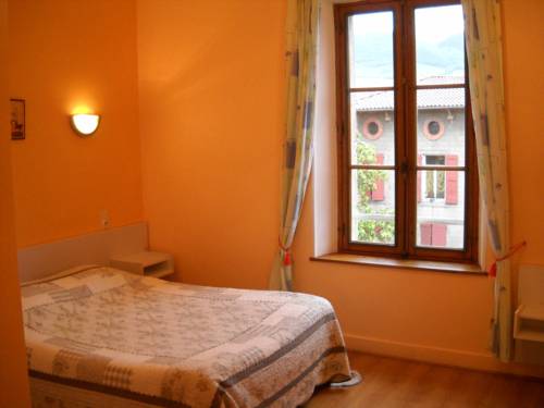 Imagen de la habitación del Hotel H&ocirc;tel Du Commerce, MILLAU. Foto 10