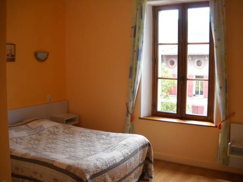 Imagen de la habitación del Hotel H&ocirc;tel Du Commerce, MILLAU. Foto 12