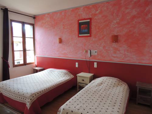 Imagen de la habitación del Hotel H&ocirc;tel Du Commerce, MILLAU. Foto 14