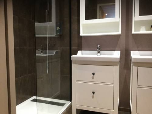 Imagen de la habitación del Hotel Hôtel Du Commerce, MONTAUBAN. Foto 16