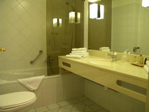 Imagen de la habitación del Hotel Hôtel Du Golf - Domaine De La Valdaine. Foto 6