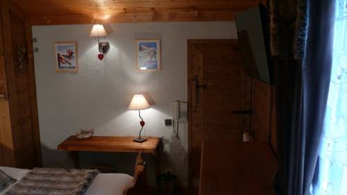 Imagen de la habitación del Hotel H&ocirc;tel Du Mont-charvin. Foto 3