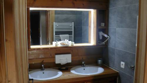 Imagen de la habitación del Hotel H&ocirc;tel Du Mont-charvin. Foto 14