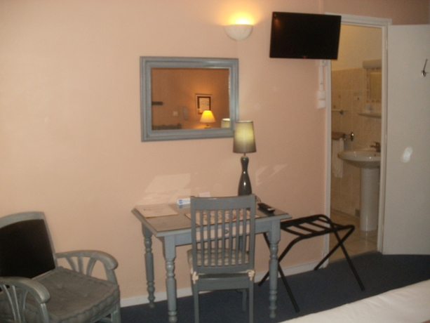 Imagen de la habitación del Hotel Hôtel Du Tricastin. Foto 6