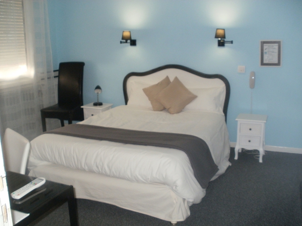 Imagen de la habitación del Hotel Hôtel Du Tricastin. Foto 8