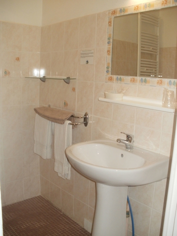 Imagen de la habitación del Hotel Hôtel Du Tricastin. Foto 12