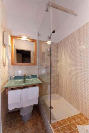 Imagen de la habitación del Hotel H&ocirc;tel Du Village Catalan. Foto 4