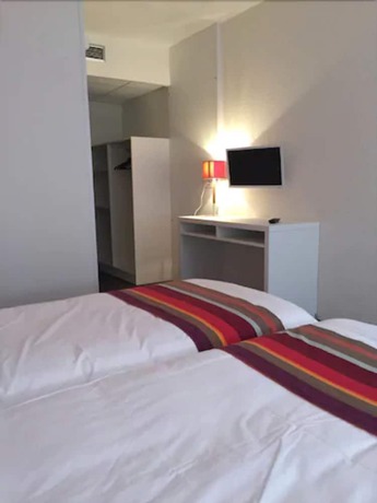 Imagen de la habitación del Hotel H&ocirc;tel Du Village Catalan. Foto 12