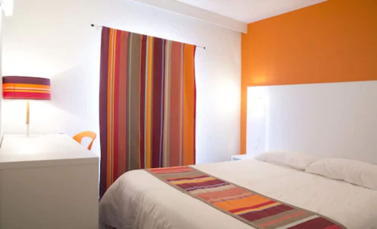 Imagen de la habitación del Hotel H&ocirc;tel Du Village Catalan. Foto 13