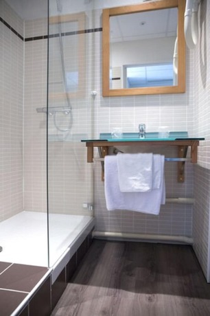 Imagen de la habitación del Hotel H&ocirc;tel Du Village Catalan. Foto 17