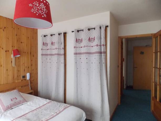 Imagen de la habitación del Hotel H&ocirc;tel Edelweiss, La Piaz. Foto 5