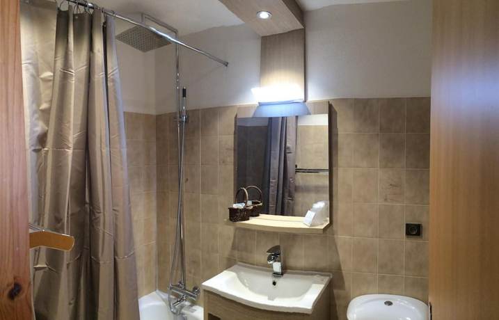 Imagen de la habitación del Hotel H&ocirc;tel Edelweiss, La Piaz. Foto 11