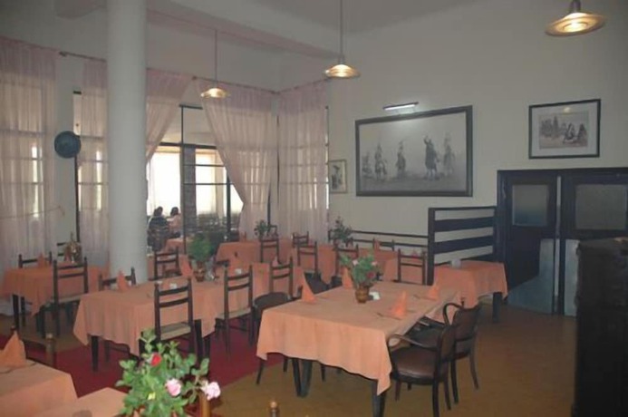 Imagen del bar/restaurante del Hotel H&ocirc;tel El Ayachi. Foto 5