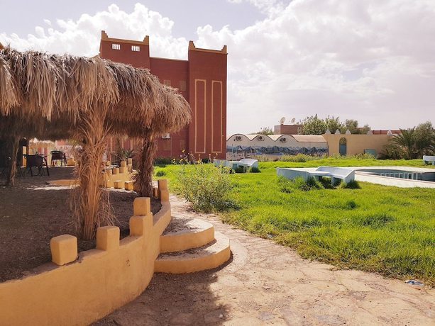 Imagen de los exteriores del Hotel H&ocirc;tel El Fayja. Foto 10