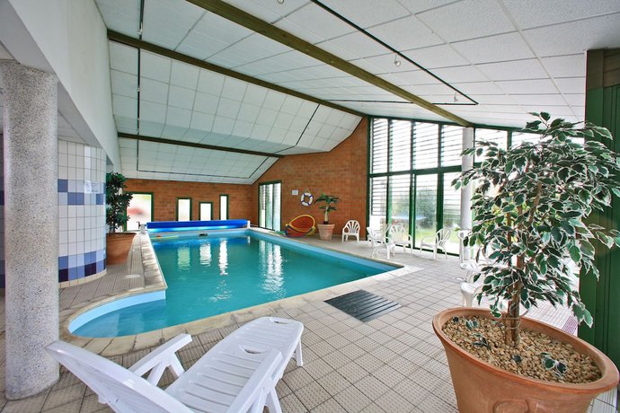 Imagen de la piscina del Hotel Hôtel Entre Terre et Mer. Foto 15