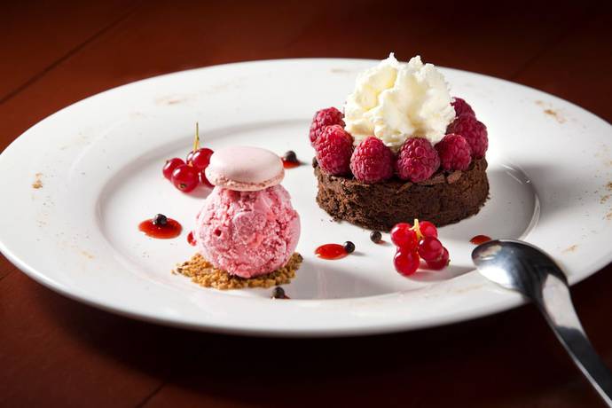 Imagen del bar/restaurante del Hotel H&ocirc;tel Etch&eacute;ma&iuml;t&eacute;. Foto 3