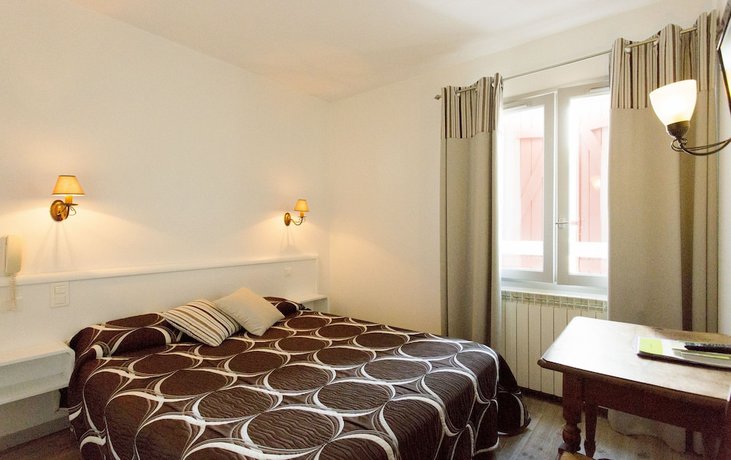 Imagen de la habitación del Hotel H&ocirc;tel Etch&eacute;ma&iuml;t&eacute;. Foto 11