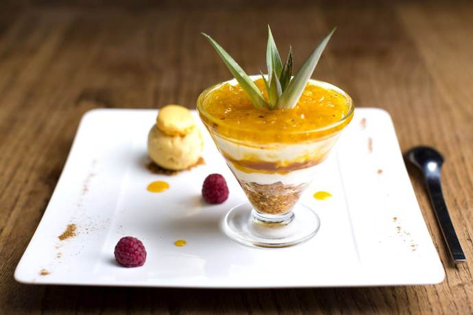 Imagen del bar/restaurante del Hotel H&ocirc;tel Etch&eacute;ma&iuml;t&eacute;. Foto 5