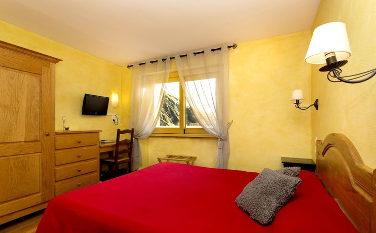 Imagen de la habitación del Hotel H&ocirc;tel Etch&eacute;ma&iuml;t&eacute;. Foto 17