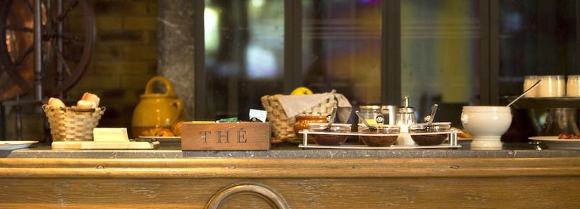 Imagen del bar/restaurante del Hotel H&ocirc;tel Etch&eacute;ma&iuml;t&eacute;. Foto 8