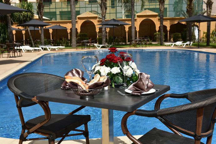 Imagen de la piscina del Hotel H&ocirc;tel Fes Inn And Spa. Foto 18