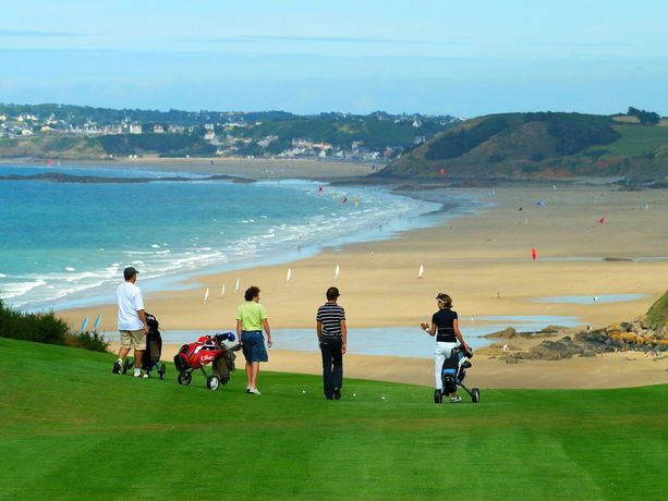 Imagen de los exteriores del Hotel Hôtel Georges. Foto 9