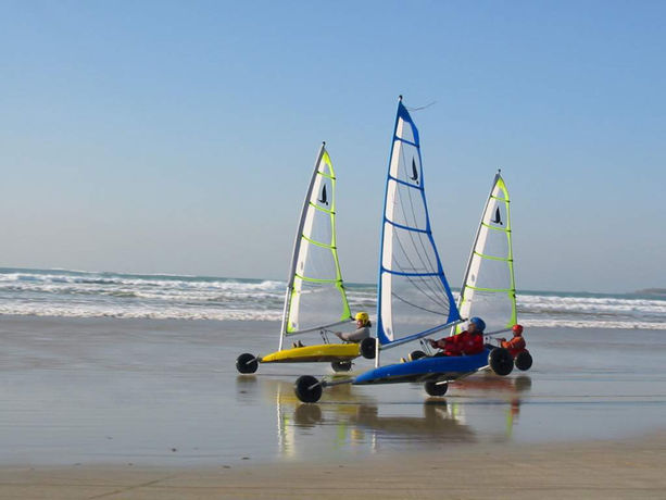 Imagen de los exteriores del Hotel Hôtel Georges. Foto 14