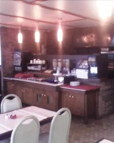 Imagen del bar/restaurante del Hotel H&ocirc;tel Grill Le Coudray-montceaux. Foto 4